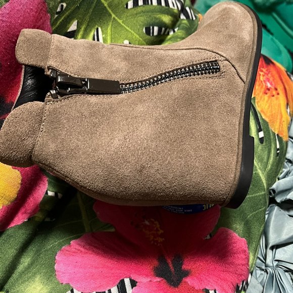 Kenneth Cole 'Vivian' Wedge Bootie, Size 6.5 Tan - Picture 7 of 14